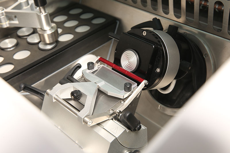 AST560 Semi-automatic Cryostat Microtome